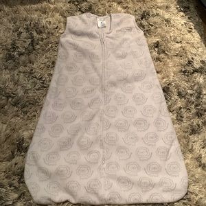 Halo SleepSack Medium 6-12 mons / 16-24 lbs, 100% polyester.
